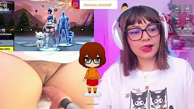 cinna_monroll live cam on Stripchat