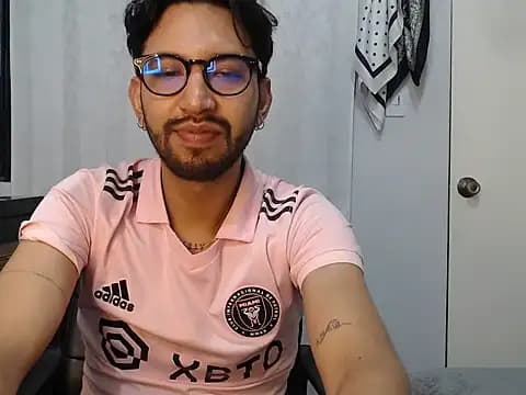 thomass1018 live cam