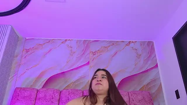 emmacurvy live cam