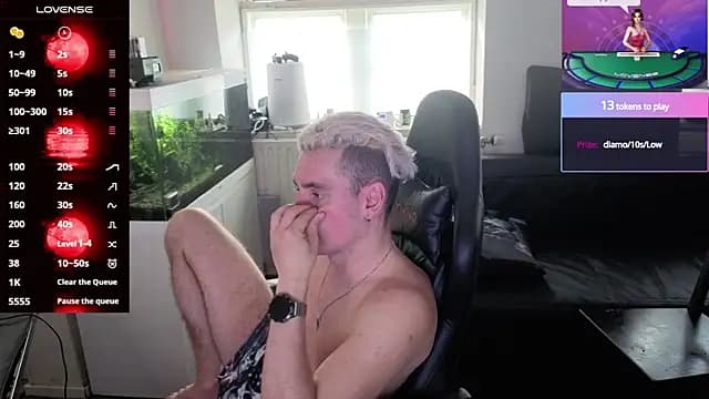 Rayzel_White live cam