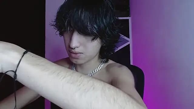 littlextreme live cam on Stripchat