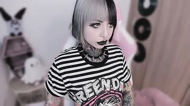 shes_creepy live cam