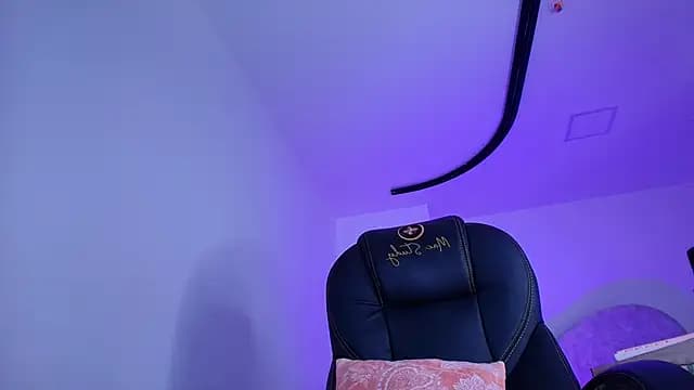 naomi_kyse live cam