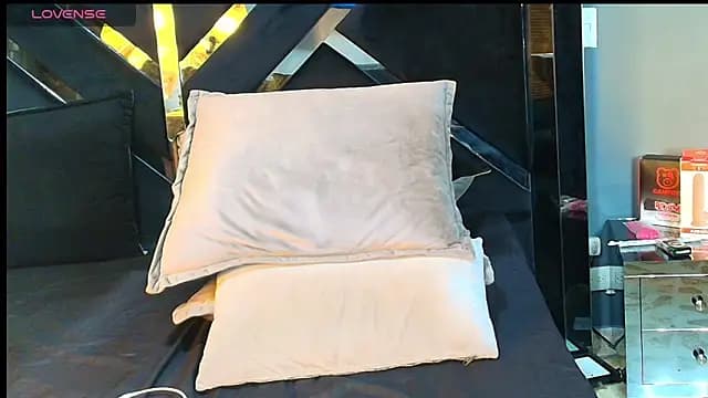 Adara_Ferrara live cam