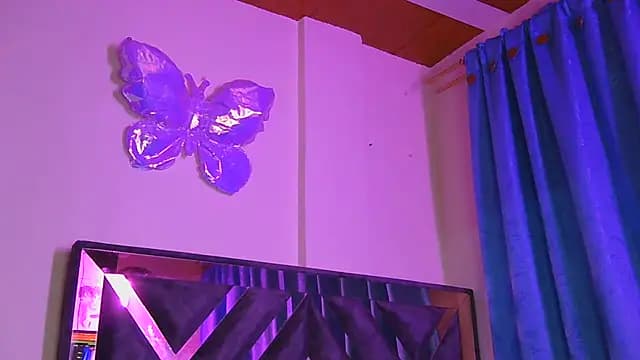 tinny_emiily live cam