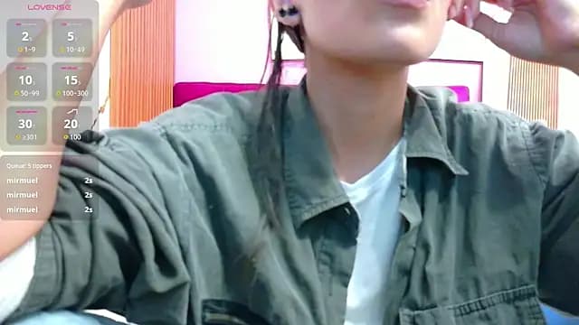 yourcuteneighbourr live cam