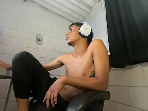 Max_TheHorseDick live cam