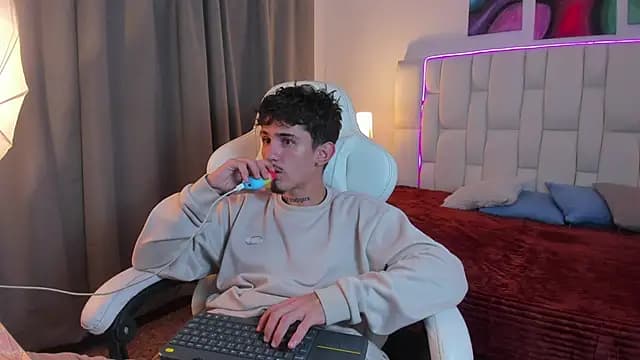 nextboywell1 live cam