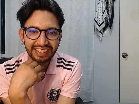 thomass1018 live cam