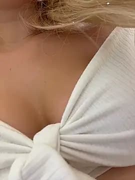 AmmyHot live cam