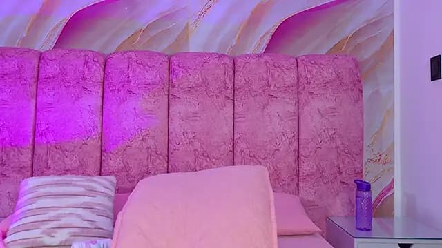 emmacurvy live cam