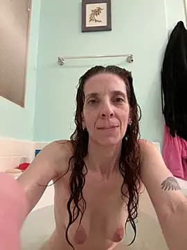 Raevyn live cam