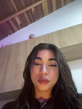 BellaRicciX_X live cam on Stripchat