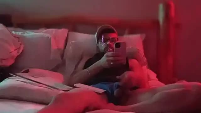 XwyoboiX live cam