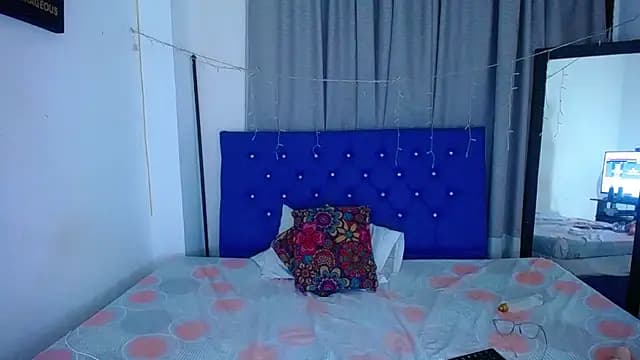 neighbor-ebony live cam on Stripchat
