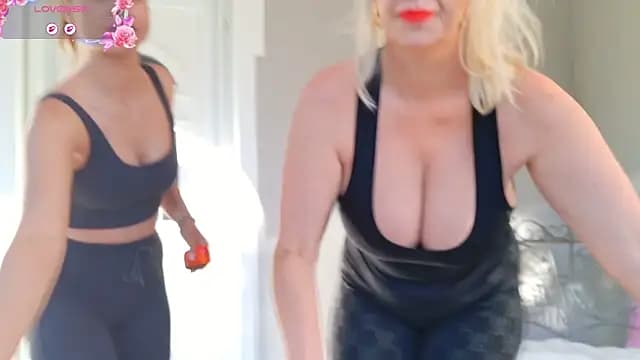 TUNDEROSE1 live cam