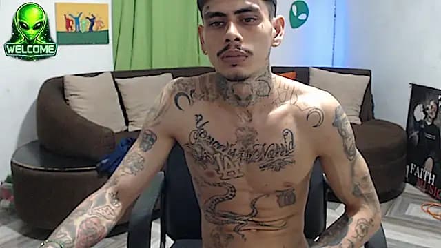 alpha_zom live cam