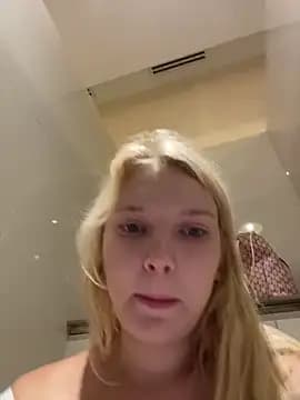 AmmyHot live cam