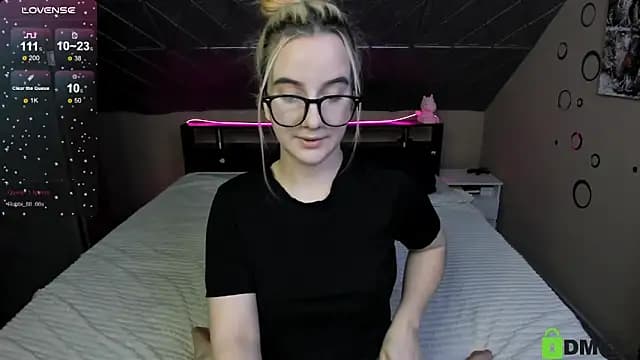 Naomi1Hinata live cam