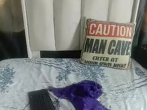 THICKPUSSYDIVA live cam on Stripchat