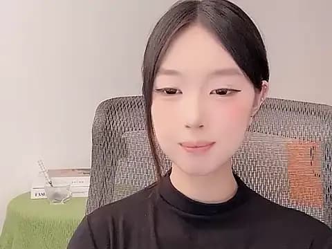 Yoyo33355 live cam