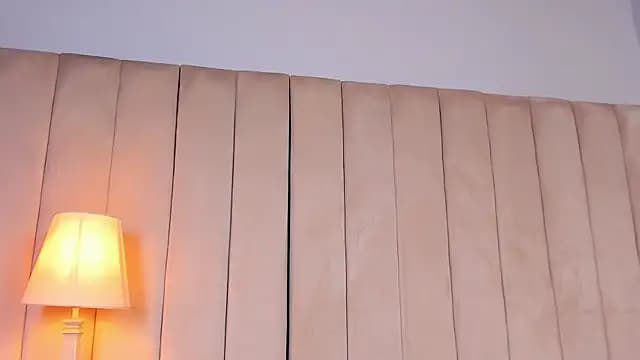 Elise_Diamond live cam on Stripchat