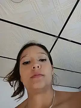 nyloncouple777 live cam on Stripchat