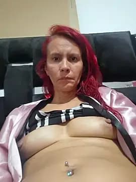 cintia_love live cam on Stripchat