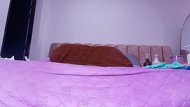 _linda_milk_ live cam