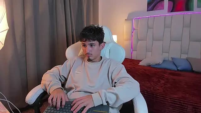 nextboywell1 live cam