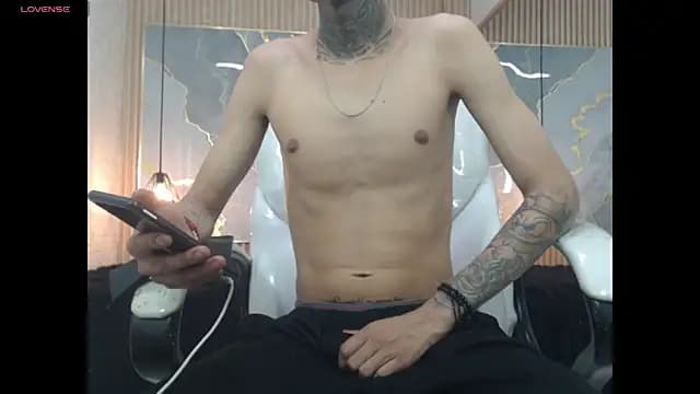 benjamin_anthony live cam on Stripchat