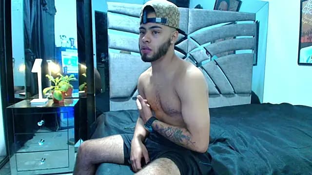 Xanderstone00 live cam on Stripchat