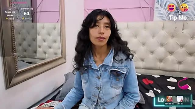 karolinee_66_ live cam