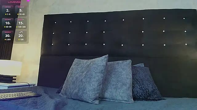 Zlatna_Oficial live cam on Stripchat