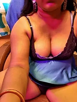 nisha_baby2 live cam on Stripchat