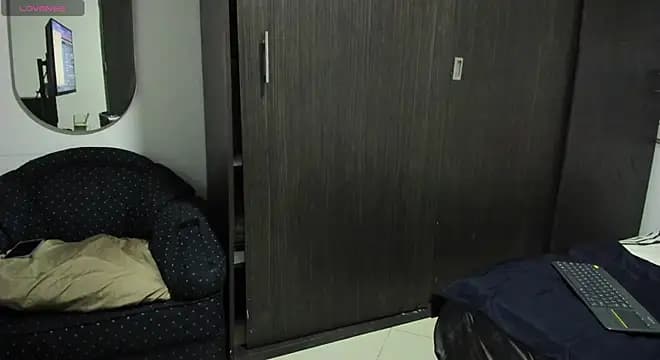queenceleste69 live cam