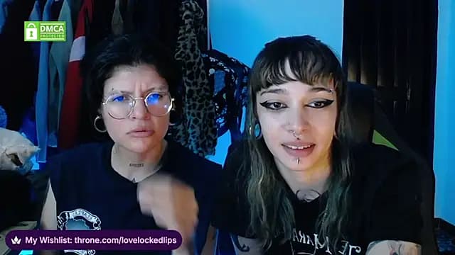 lovelockedlips live cam