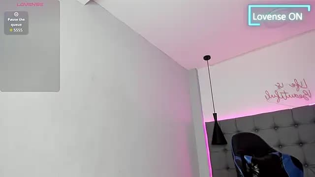 scarletcherry18 live cam