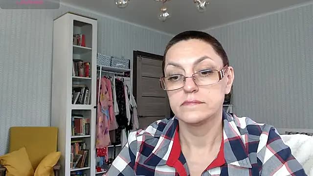 BloomingAllure live cam