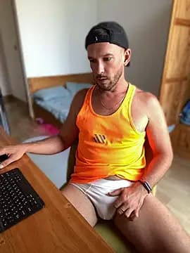 SergoNight live cam on Stripchat