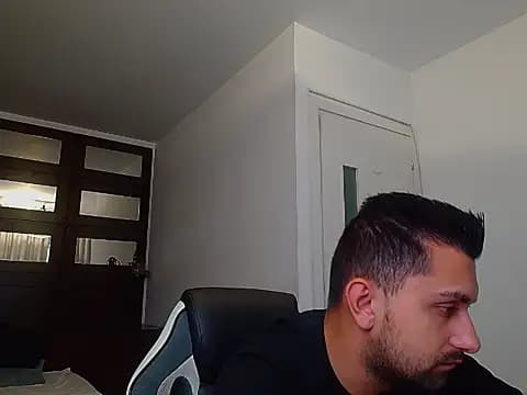 BryceReign live cam on Stripchat