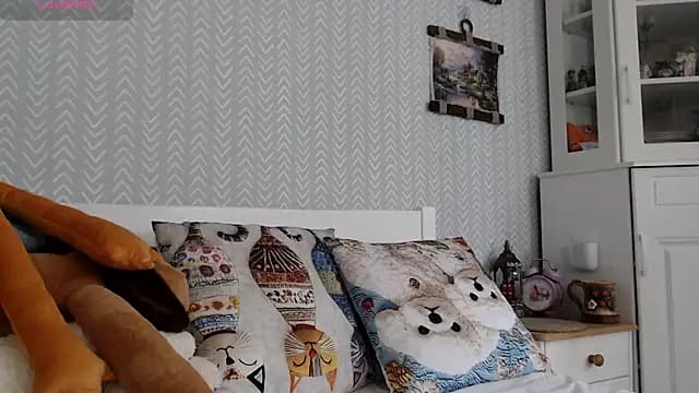 BloomingAllure live cam