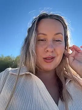 Mona_Plus live cam