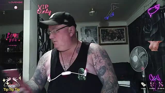 KINKYBLUEYES69 live cam