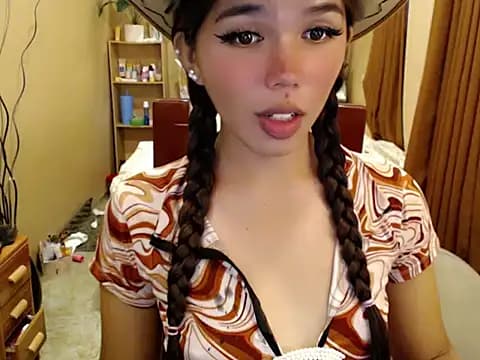 urswtasian_chesca live cam