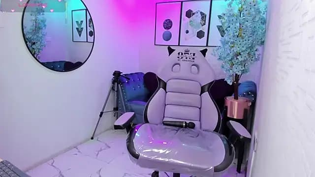 Tiara_rr live cam