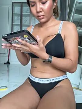 Alittleasiangirl live cam