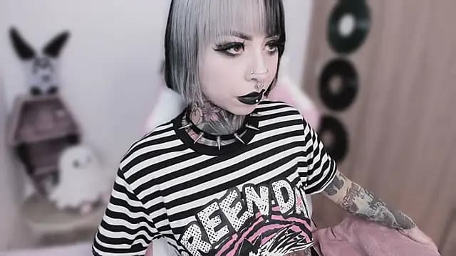 shes_creepy live cam