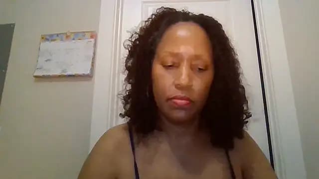 MsDeeLive live cam