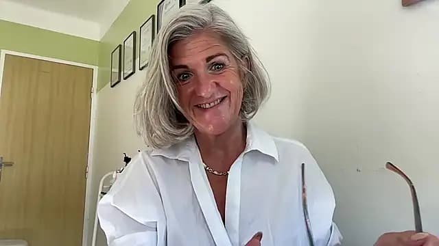 NaughtyMonicaUK live cam